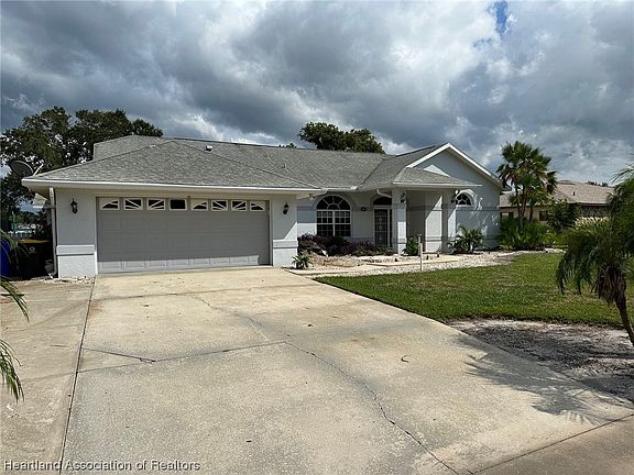 2nd image of 1017 Gardenia St