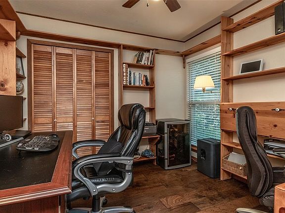 3rd image of 218 Carolina Ct