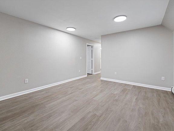 3rd image of 724 Wanda Dr