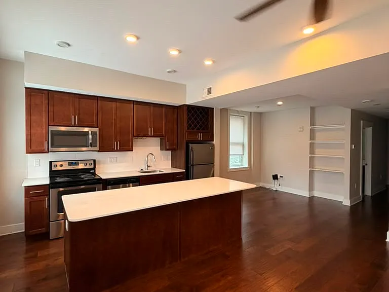 1211 Broadway St #1 — Photo 3