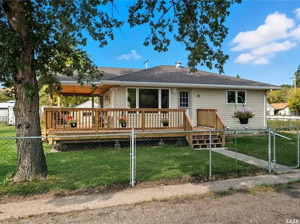 16 Walsh STREET, Qu'Appelle, SK S0G 4A0