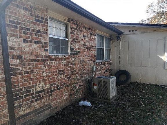 5th image of 1421 & 1423 W Rolling Oaks Dr