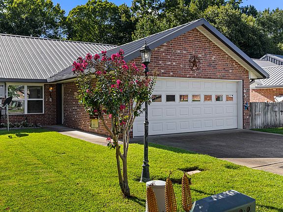 2nd image of 2005 Sandstone Dr