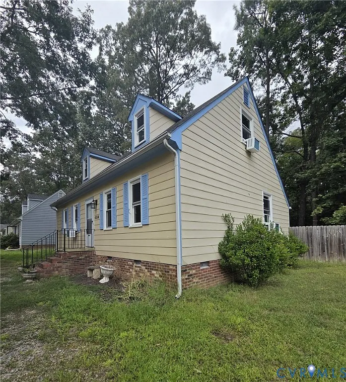 4 bed, 2.0 bath, 1324 sqft, $2,400 — Photo 3
