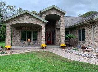 1390 Town Hall Rd, La Crescent, MN 55947