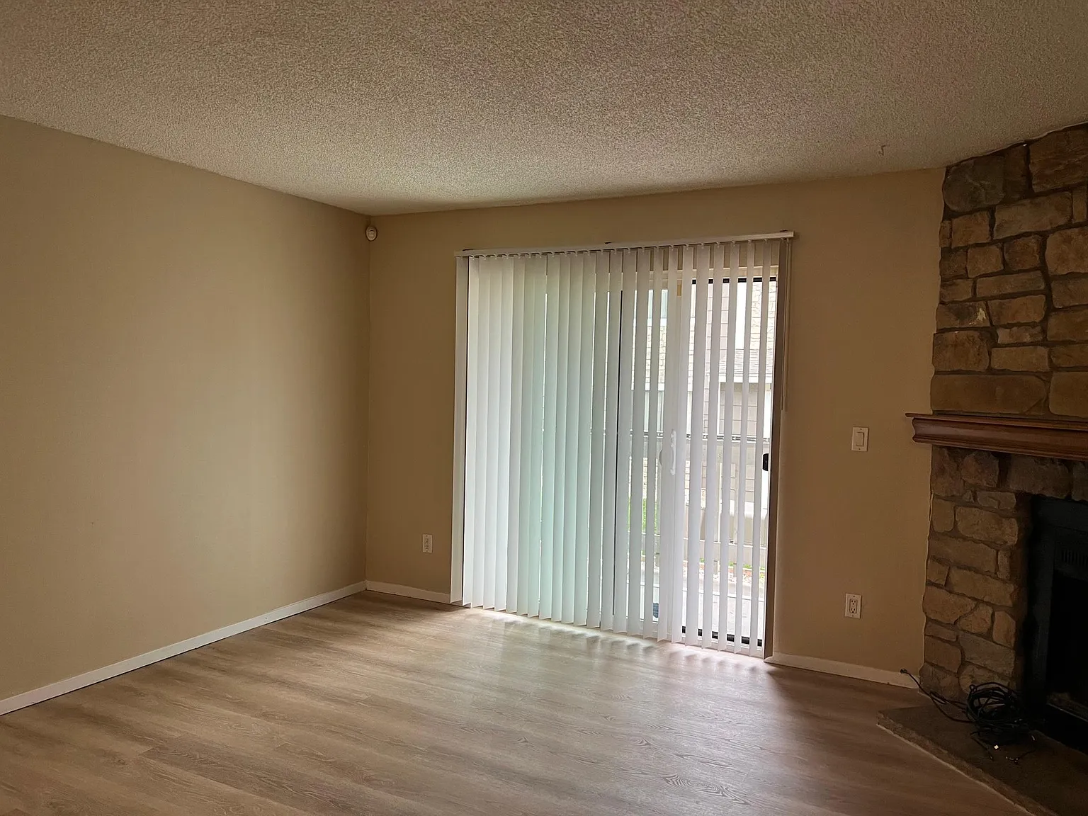 3 bed, 1177 sqft, $1,795 — Photo 3