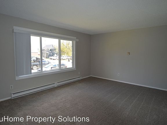 3rd image of 119 Cottonwood St APT 14