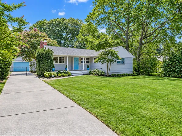 1435 Bray Ave, Laurel, NY 11948