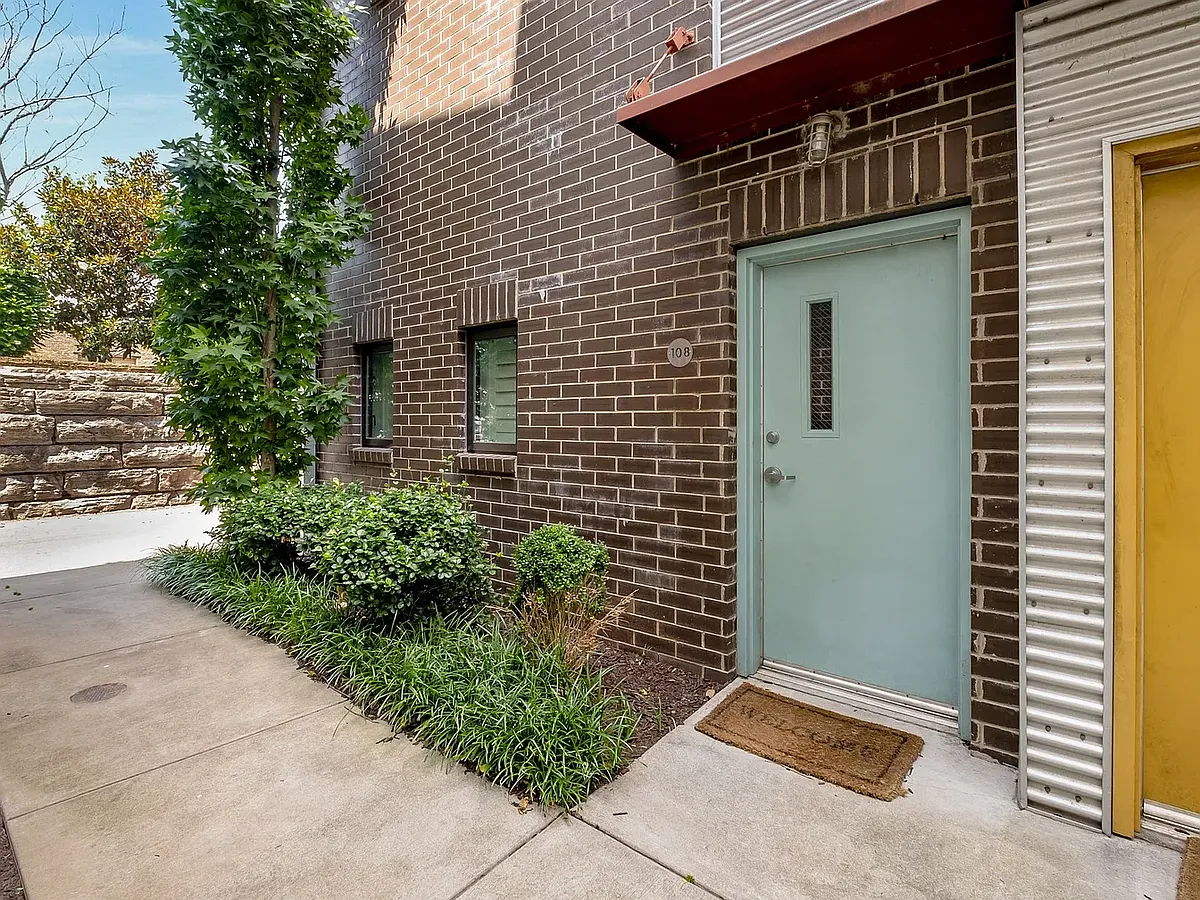 Building Photo - 1225 4th Ave S #108