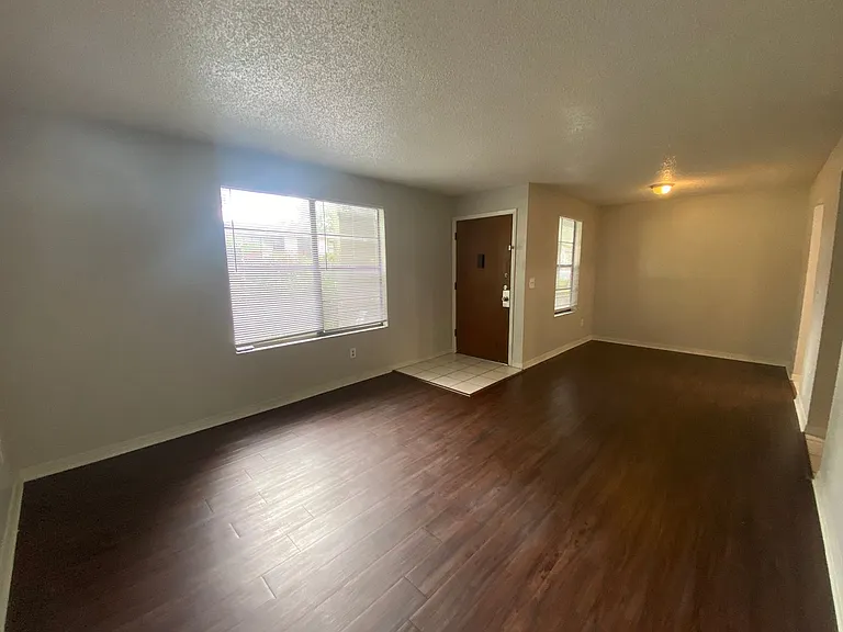 469 Crabapple Ct #B — Photo 4