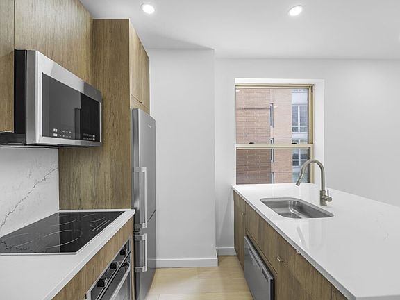 4th image of 246 E 53rd St APT 6