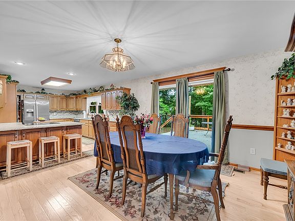 4th image of 103 Colleton Ct