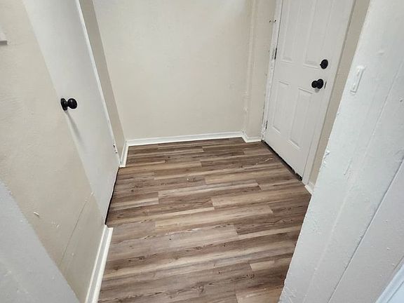 3rd image of 819 Frank St