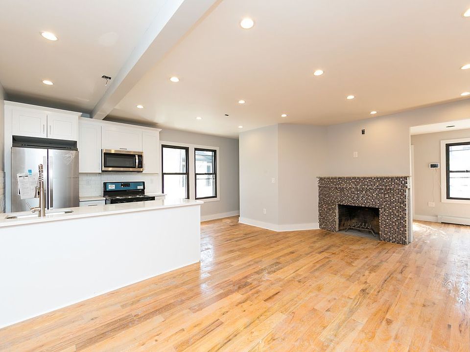 1st image of 10427 196th St