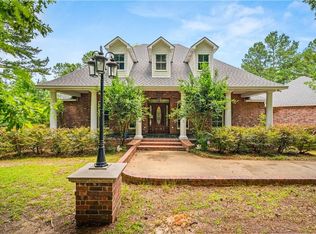 121 Stuart Dr, Pineville, LA 71360