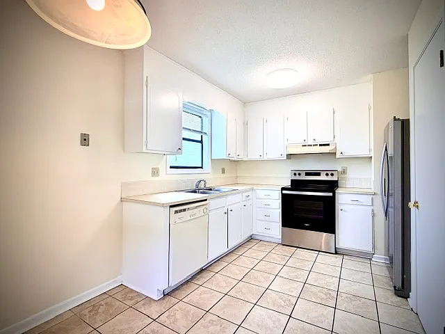 1649 Windsong Ct — Photo 2