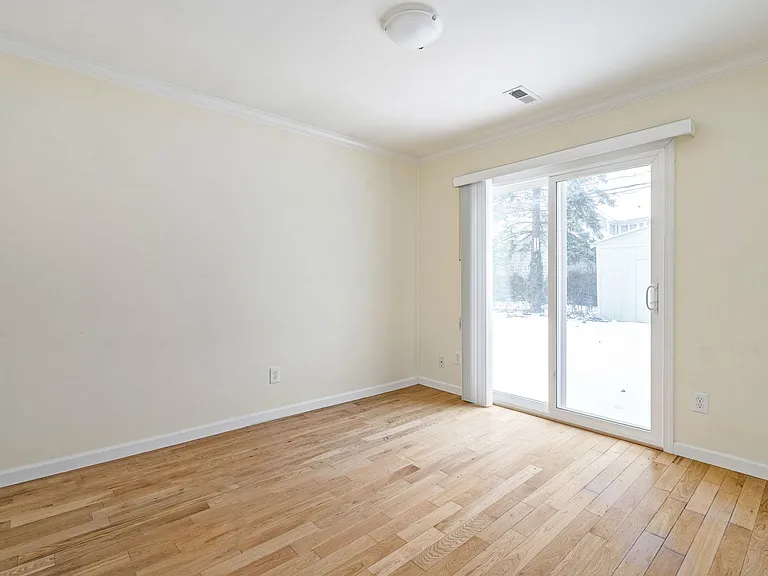 973 E Forteen Mile Rd — Photo 11