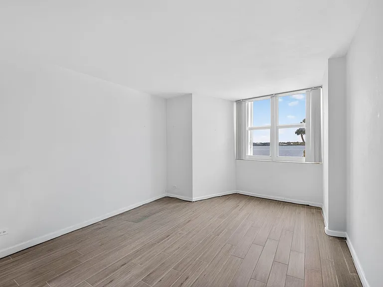 2800 N Flagler Dr #202 — Photo 7