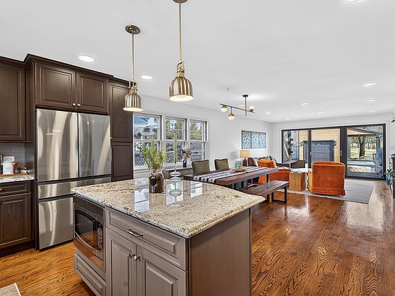 4th image of 1335 Wilmot Rd