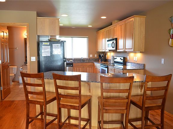 4th image of 225 E Parkway Dr