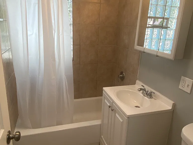Emerald Apartments — Photo 10