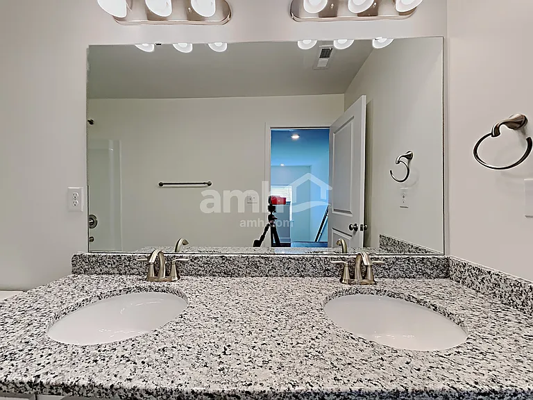 141 Twin River Dr — Photo 16