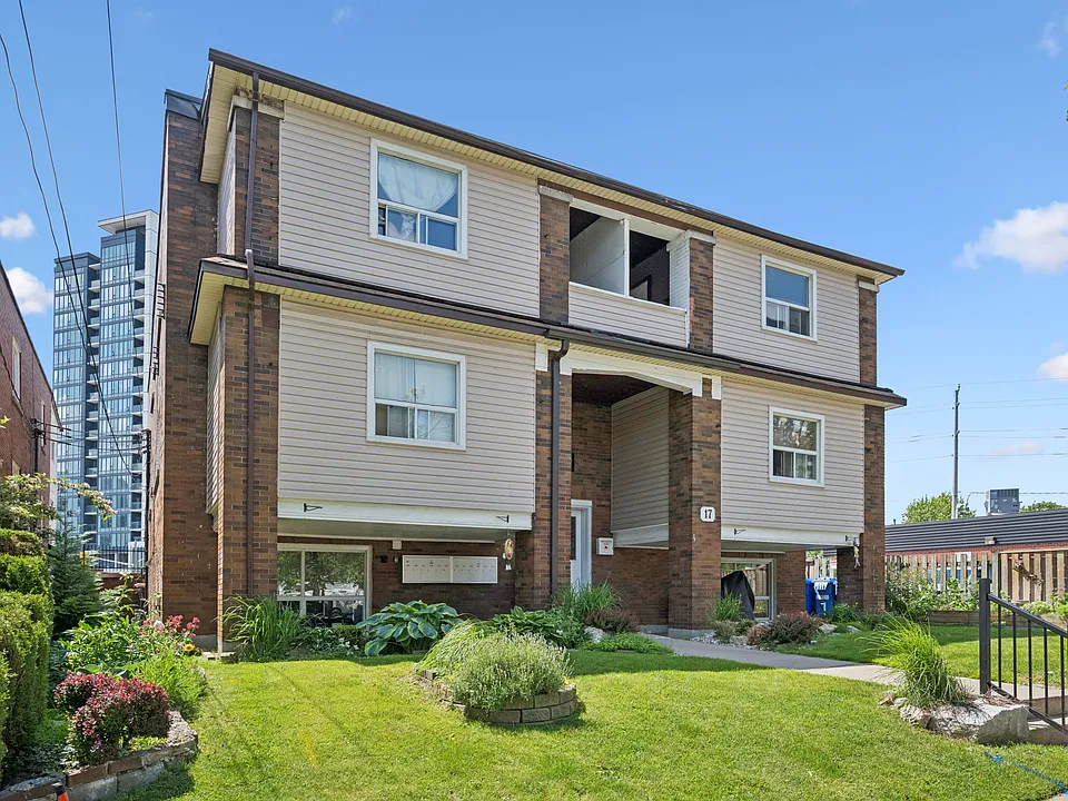17 Louisa St #203