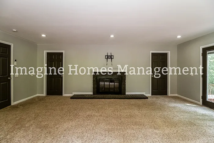 7922 Forest Rd — Photo 9