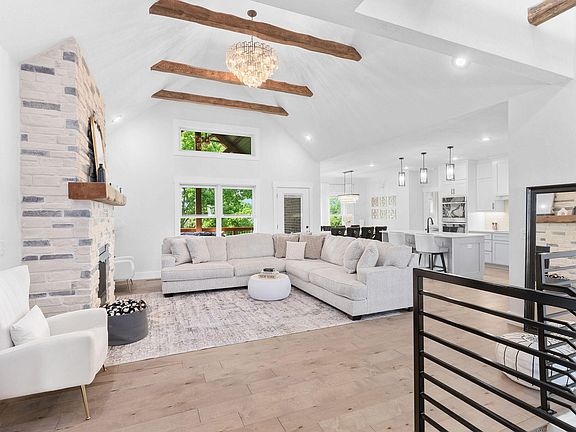 4th image of 204 N Blarney Court