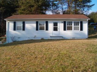 24 Cedarwood Ct, Martinsville, VA 24112