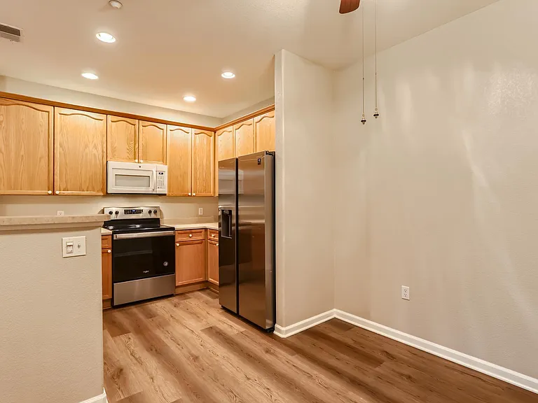 8427 S Hoyt Way #105 — Photo 6