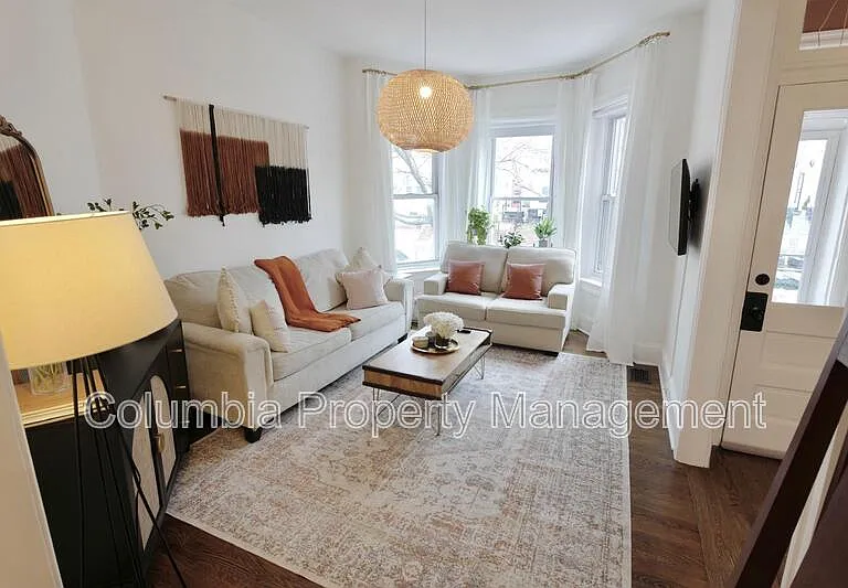 11 Q St NE — Photo 3