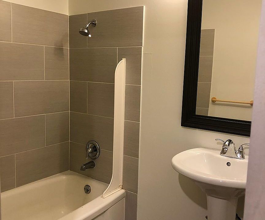 1st image of 15748 NE 1st St