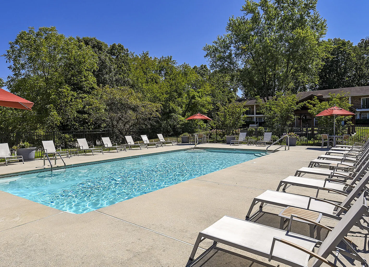 Holly Court — Photo 2