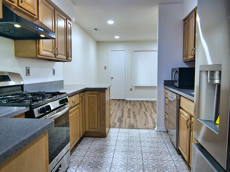 252 Hampshire Dr #252 — Photo 28