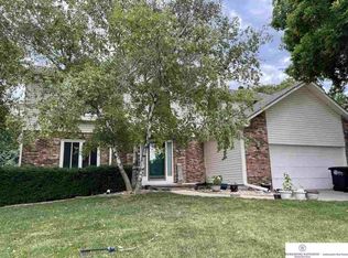 10418 Adams Dr, Omaha, NE 68127