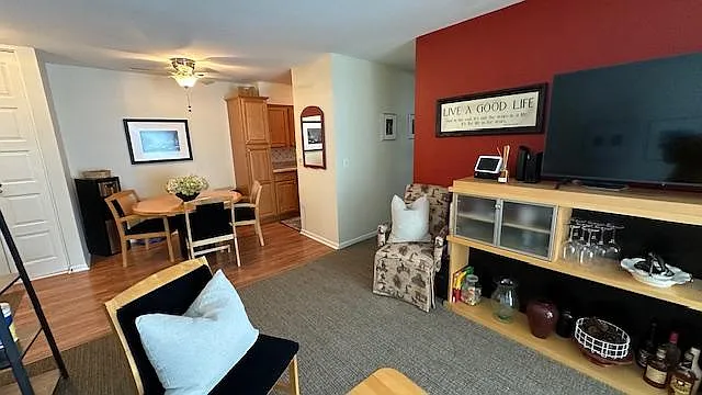 2 bed, 936 sqft, $2,300 — Photo 2