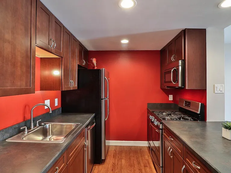 2831 Laclede Station Rd — Photo 8