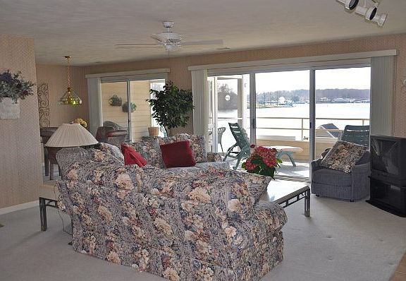5th image of 411 Marina Bay Dr APT 307