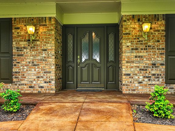 2nd image of 1113 Mockingbird Cir