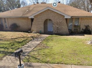 905 Pine Tree Ln, Desoto, TX 75115