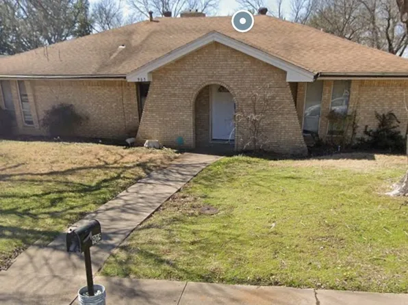 905 Pine Tree Ln, Desoto, TX 75115