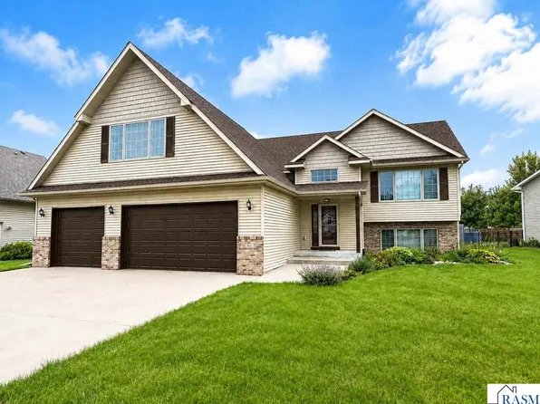 608 Colodoro Ln, Eagle Lake, MN 56024