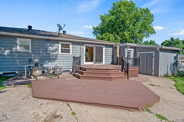 25 Franklin Ave — Photo 19