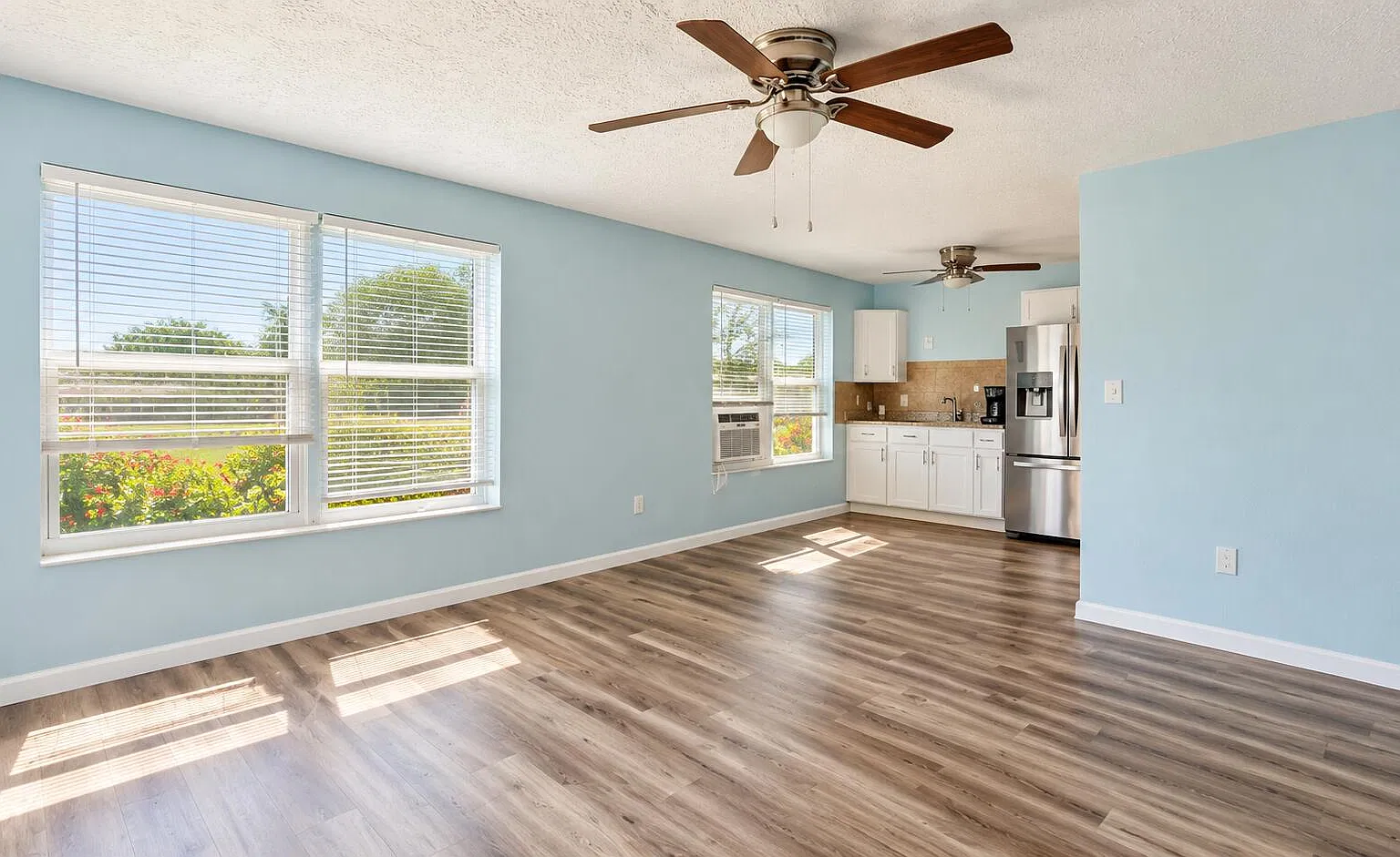 3 bed, 1.0 bath, 1126 sqft, $1,800 — Photo 2