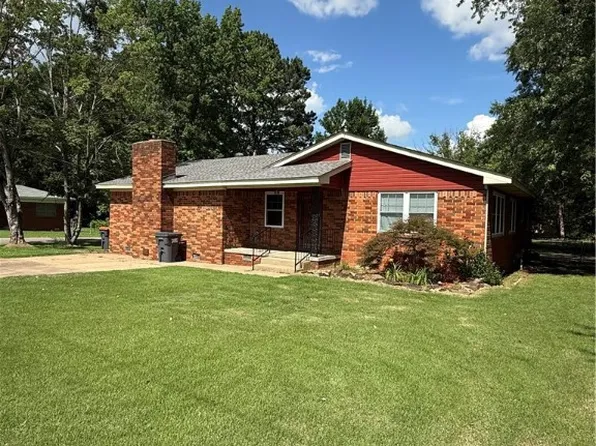 223 E Circle Dr, Russellville, AR 72801