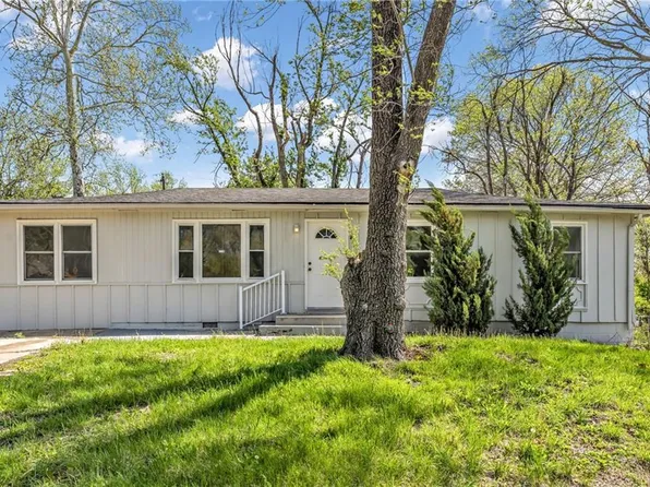 9815 James A Reed Rd, Kansas City, MO 64134