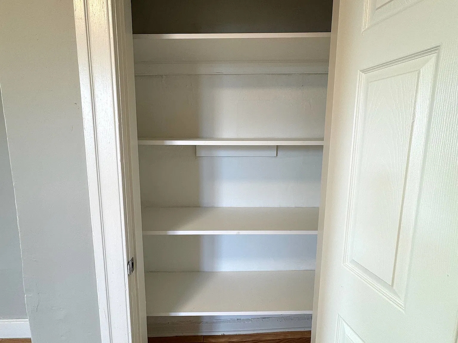 3 bed, 1350 sqft, $2,100 — Photo 3