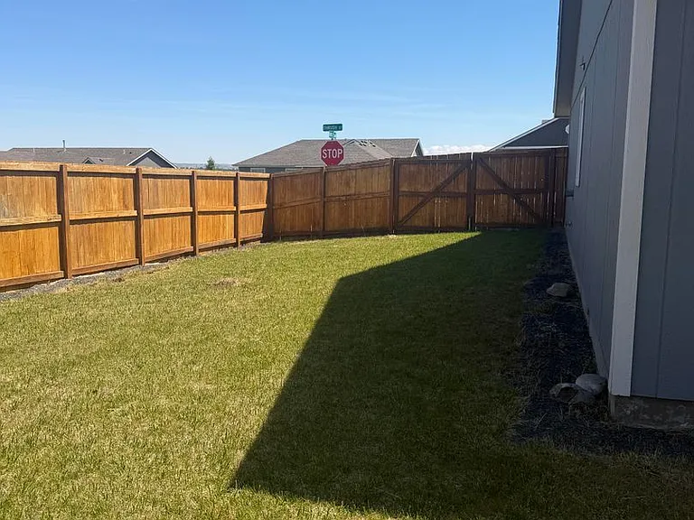 2766 Thrush St — Photo 22