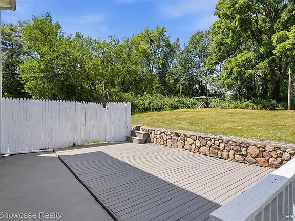 5th image of 2220 Wixom Rd